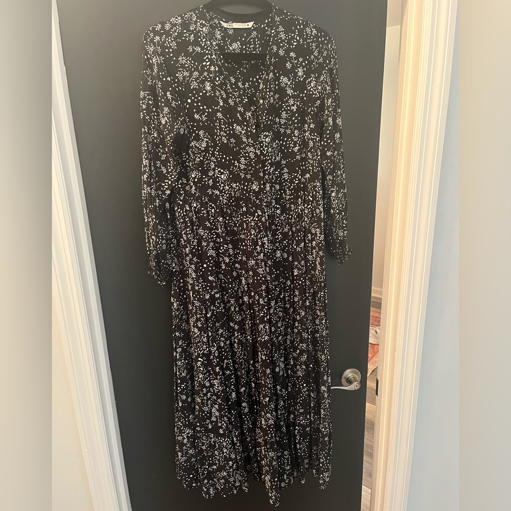 Zara long sleeve maxi dress - Size M